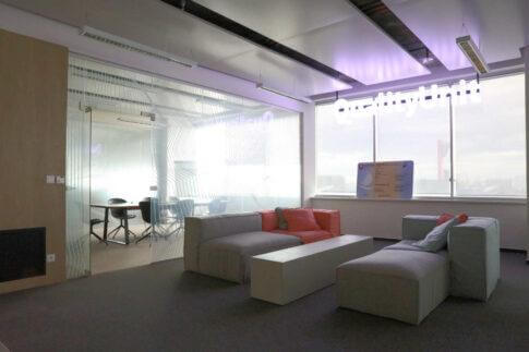 مساحة المكتب 3