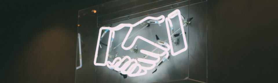 خدمة العملاء متعددة القنوات: التعريف والفوائد والاستراتيجية