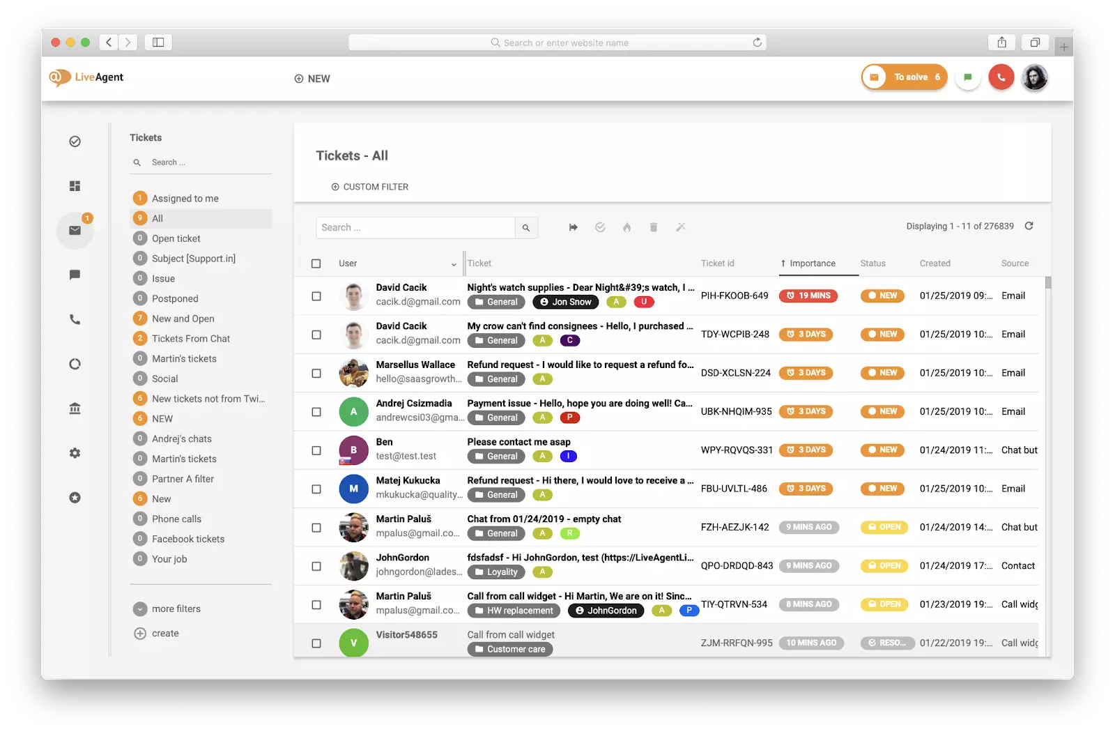 صندوق وارد موحد لـ LiveAgent يعرض جميع التذاكر مرتبة ومصنفة عبر القنوات مع مؤشرات الأولوية والحالة
