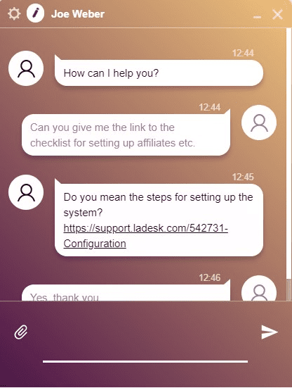 LiveAgent ongoing chat with customer