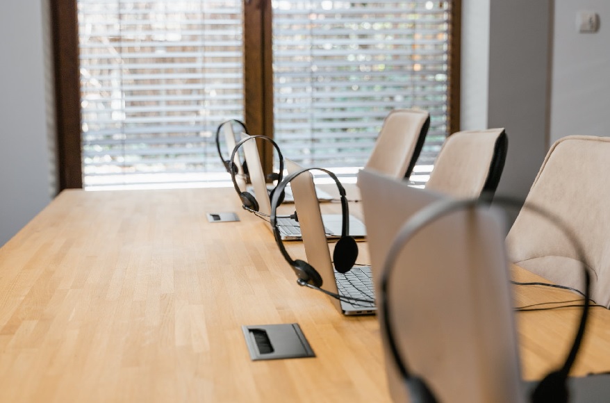 معدات مركز الاتصالات