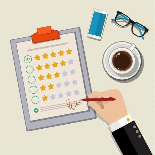 رسم توضيحي لتعليقات العملاء - يد تتحقق من علامة ممتازة في استبيان