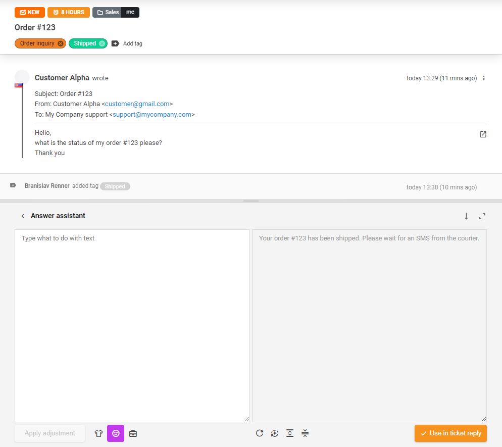 أداة مساعد الإجابة بالذكاء الاصطناعي قيد الاستخدام لرد التذكرة.
