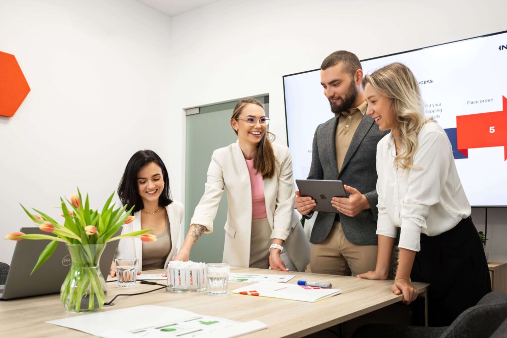 فريق دعم العملاء في INNPRO في الاجتماع