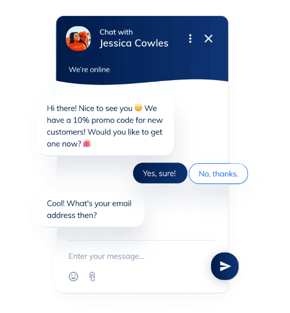 واجهة دردشة حية تعرض رمز ترويجي وتطلب بريد المستخدم الإلكتروني